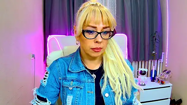 KatrinaCharm online show from 09.15.25