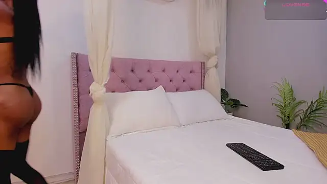 MelanieMiller  online show from 11.11.25