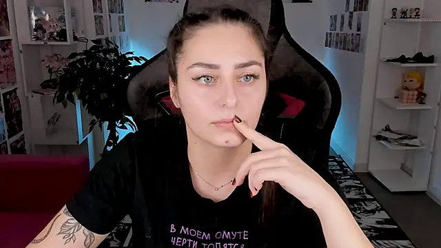 Snapshot of ValeriiMills chatting on 01.17.26 ValeriiMills online show from 01.17.26