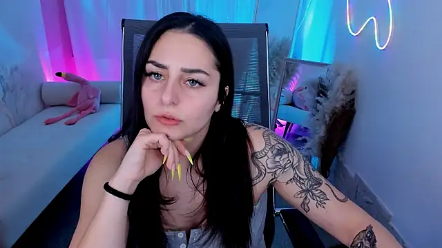 Snapshot of ValeriiMills chatting on 02.12.26 ValeriiMills online show from 02.12.26