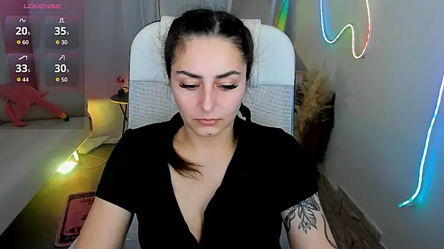 Snapshot of ValeriiMills chatting on 03.15.26 ValeriiMills online show from 03.15.26
