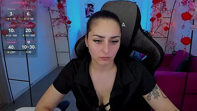Snapshot of ValeriiMills chatting on 04.13.26 ValeriiMills online show from 04.13.26