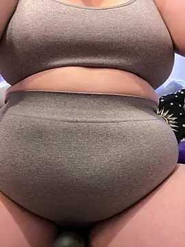 Snapshot of Raven_Magical_Milf chatting on 07.08.26 Raven Magical Milf online show from 07.08.26