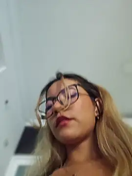 Pretty roxxyy online show from 04.21.26