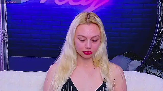 Snapshot of AlessiaCroft chatting on 05.06.26 AlessiaCroft online show from 05.06.26