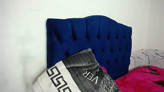 Snapshot of karolay_su chatting on 09.26.25 karolay su online show from 09.26.25