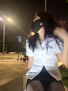 Snapshot of AiBanana chatting on 09.20.25 AiBanana online show from 09.20.25