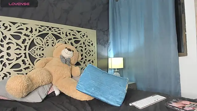 Amyblack   online show from 12.18.25