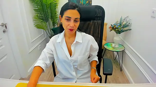 Snapshot of AllaYerty chatting on 09.18.25 AllaYerty online show from 09.18.25