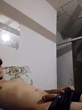 Snapshot of Omoraia chatting on 09.15.25 Omoraia online show from 09.15.25