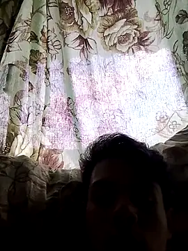 Snapshot of Omoraia chatting on 10.11.25 Omoraia online show from 10.11.25