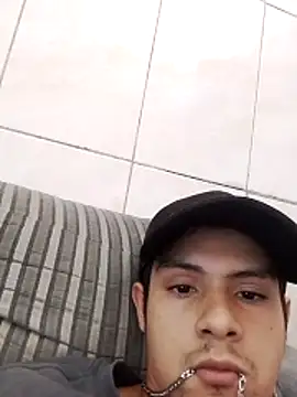 Snapshot of Omoraia chatting on 03.04.26 Omoraia online show from 03.04.26