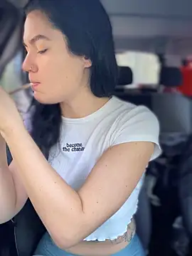 Snapshot of MeekyRich chatting on 09.18.25 MeekyRich online show from 09.18.25