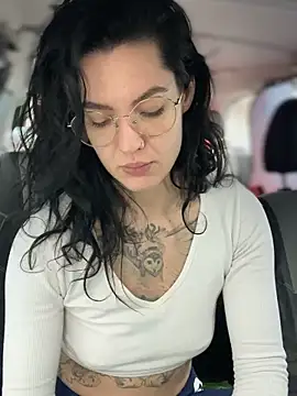 Snapshot of MeekyRich chatting on 10.09.25 MeekyRich online show from 10.09.25