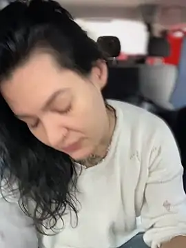 Snapshot of MeekyRich chatting on 10.11.25 MeekyRich online show from 10.11.25