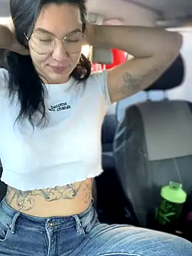 Snapshot of MeekyRich chatting on 10.20.25 MeekyRich online show from 10.20.25