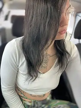 Snapshot of MeekyRich chatting on 10.22.25 MeekyRich online show from 10.22.25