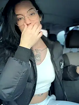 Snapshot of MeekyRich chatting on 10.31.25 MeekyRich online show from 10.31.25