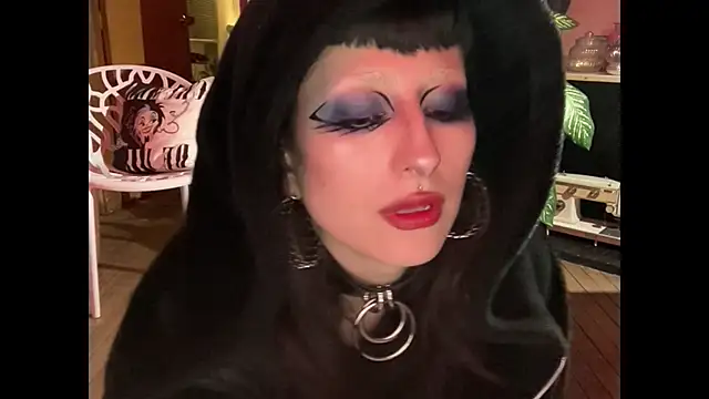 Snapshot of ELENA_UMBRA chatting on 10.21.25 ELENA UMBRA online show from 10.21.25