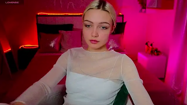 LinaLirian online show from 11.14.25