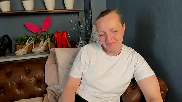 Snapshot of Karen_Villis chatting on 06.21.26 Karen Villis online show from 06.21.26