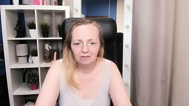 Snapshot of Karen_Villis chatting on 07.02.26 Karen Villis online show from 07.02.26