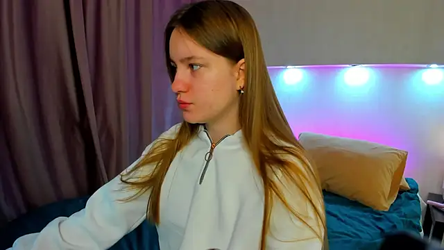 Candy Cansew online show from 09.14.25