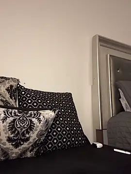 Snapshot of RoyalQueen2u chatting on 10.07.25 RoyalQueen2u online show from 10.07.25