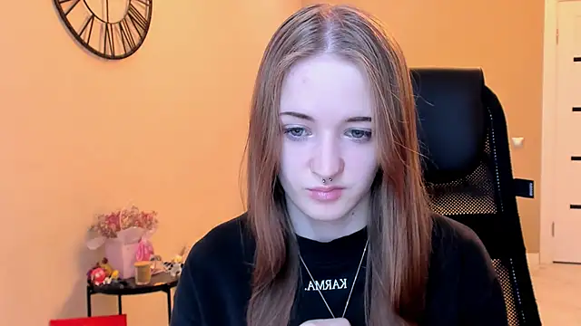 KateKayer online show from 11.05.25