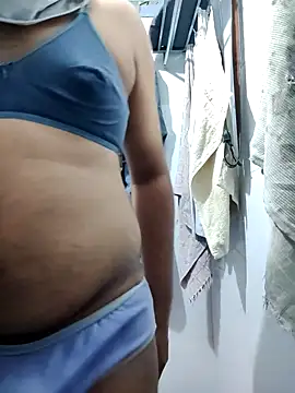 Snapshot of Brown69_guy chatting on 11.17.25 Brown69 guy online show from 11.17.25