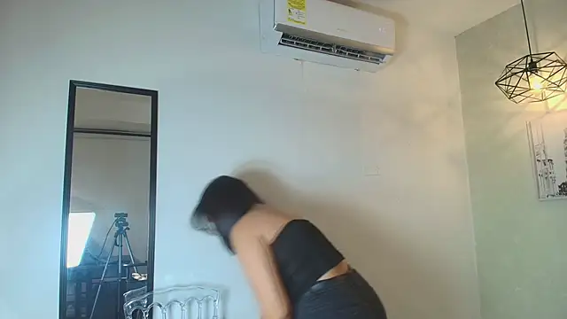  Victoria Collins online show from 04.01.26