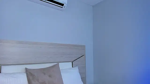 Snapshot of ZoeMorris chatting on 11.22.25 ZoeMorris online show from 11.22.25