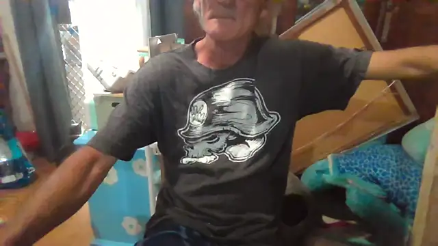 Lovyourpuss online show from 03.01.26