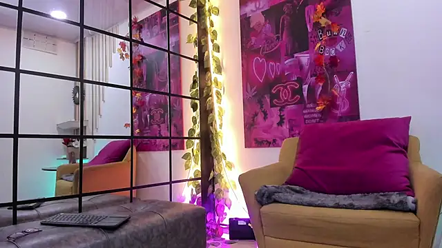 floraginette online show from 11.25.25