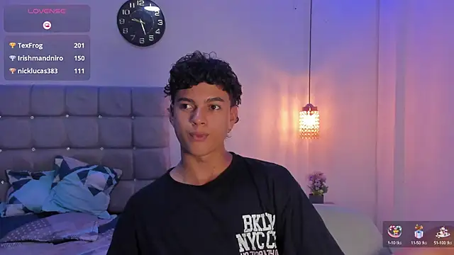 Snapshot of Santy_Stump chatting on 09.15.25 Santy Stump online show from 09.15.25