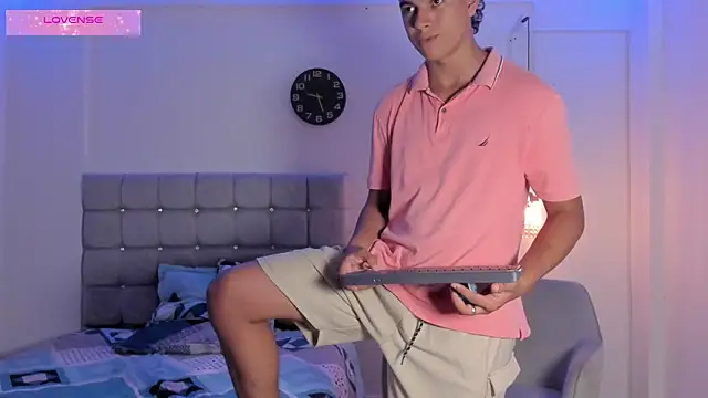 Snapshot of Santy_Stump chatting on 09.25.25 Santy Stump online show from 09.25.25