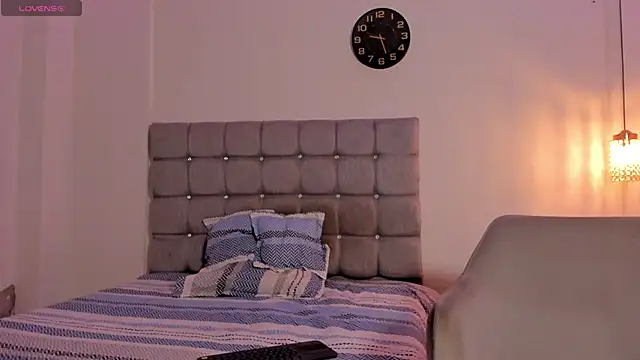 Snapshot of Santy_Stump chatting on 10.10.25 Santy Stump online show from 10.10.25