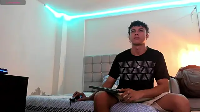 Snapshot of Santy_Stump chatting on 10.16.25 Santy Stump online show from 10.16.25