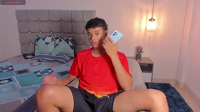 Snapshot of Santy_Stump chatting on 10.30.25 Santy Stump online show from 10.30.25