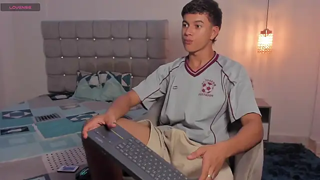 Snapshot of Santy_Stump chatting on 11.13.25 Santy Stump online show from 11.13.25