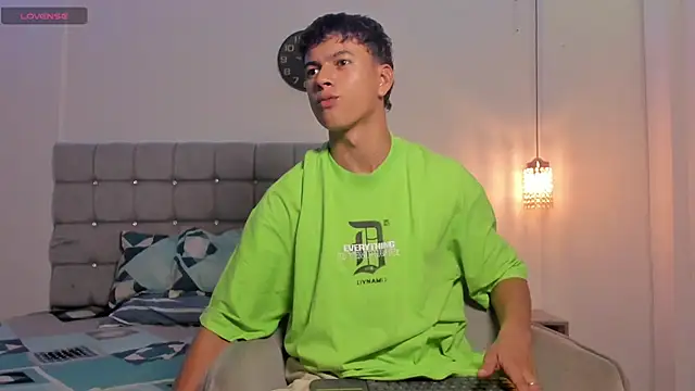 Snapshot of Santy_Stump chatting on 11.14.25 Santy Stump online show from 11.14.25