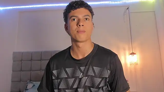 Snapshot of Santy_Stump chatting on 11.30.25 Santy Stump online show from 11.30.25