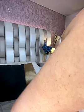 valt  online show from 09.18.25