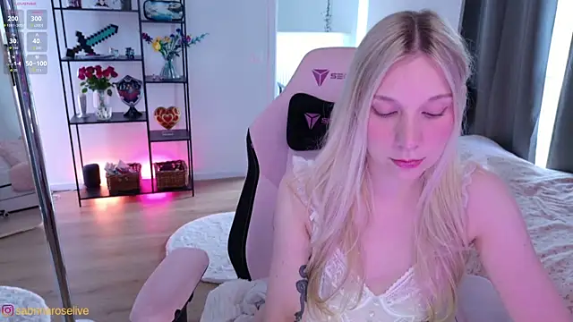 Snapshot of SabrinaRosed chatting on 05.18.26 SabrinaRosed online show from 05.18.26