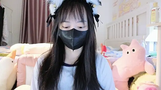 love-uiui online show from 10.12.25