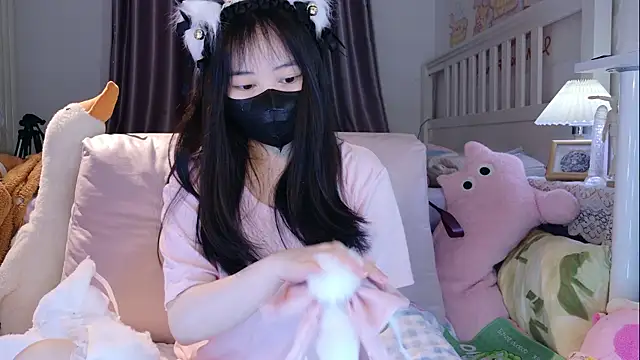 love-uiui online show from 10.27.25