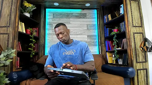 Snapshot of MarcusBlack_ chatting on 04.24.26 MarcusBlack online show from 04.24.26