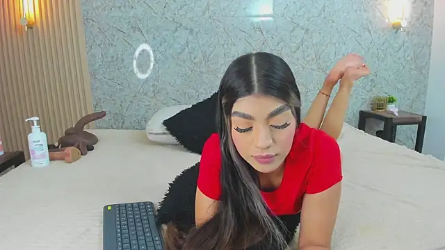 Snapshot of Antonella_west chatting on 05.22.26 Antonella west online show from 05.22.26
