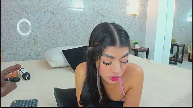 Snapshot of Antonella_west chatting on 06.11.26 Antonella west online show from 06.11.26