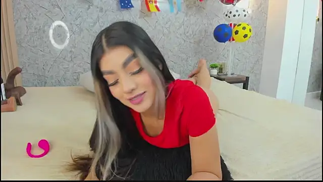 Snapshot of Antonella_west chatting on 06.18.26 Antonella west online show from 06.18.26